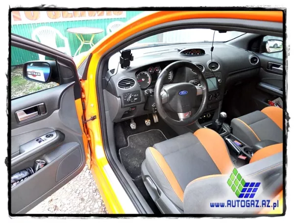 ford-focus-II-st-25t08
