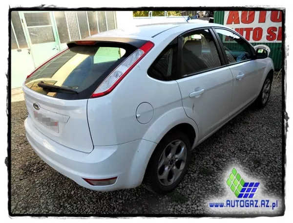ford-focus-III-18-16v04